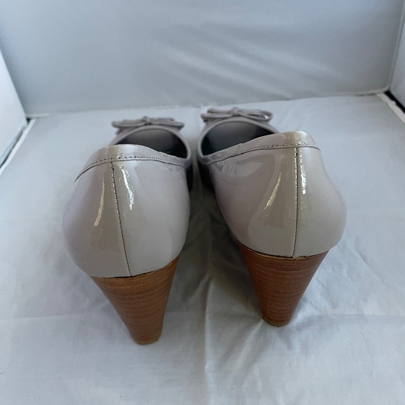 Coach Paolo Peep Toe Lavender Purple Patent Leather Wedges Pump - Size 7.5 - Picture 4 of 6